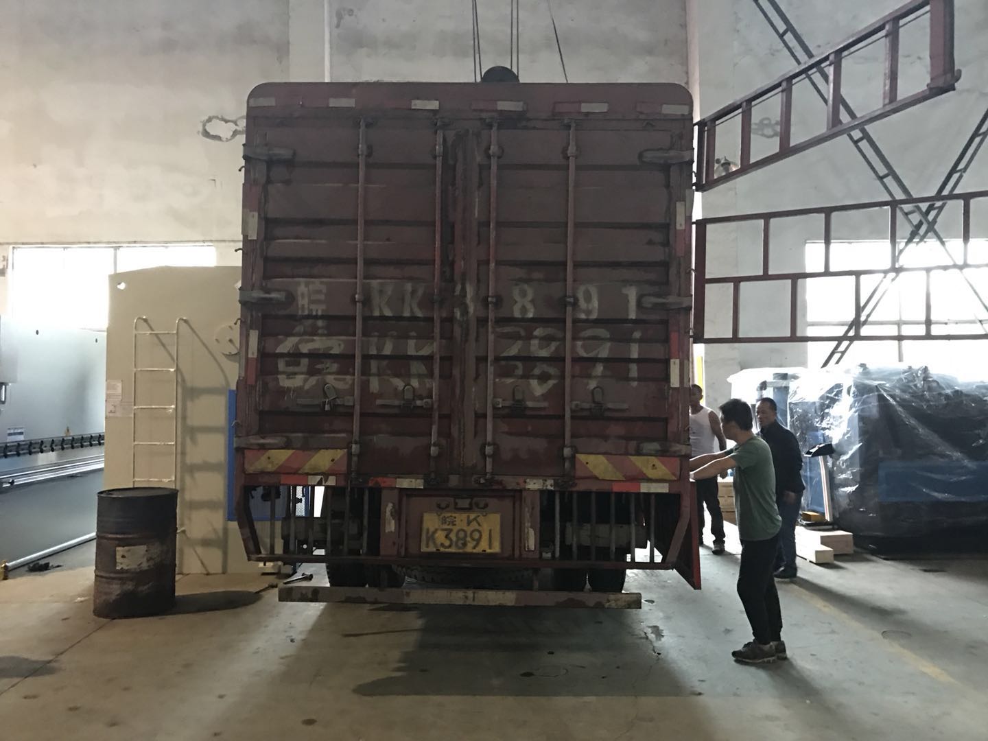 To Bolivia - QC12Y 6x3200 hydraulic shearing machine shipping out
