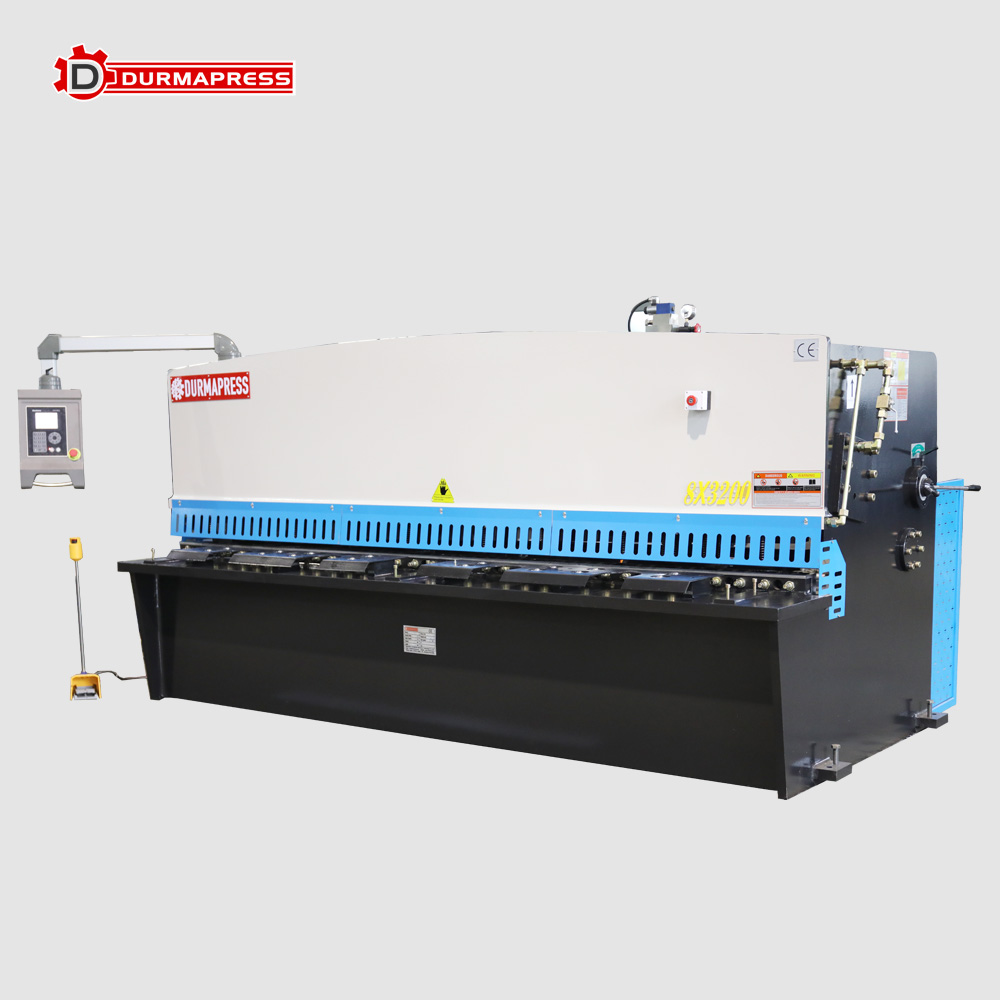 CNC hydraulic shearing machine in strict operation at the same time to do maintenance